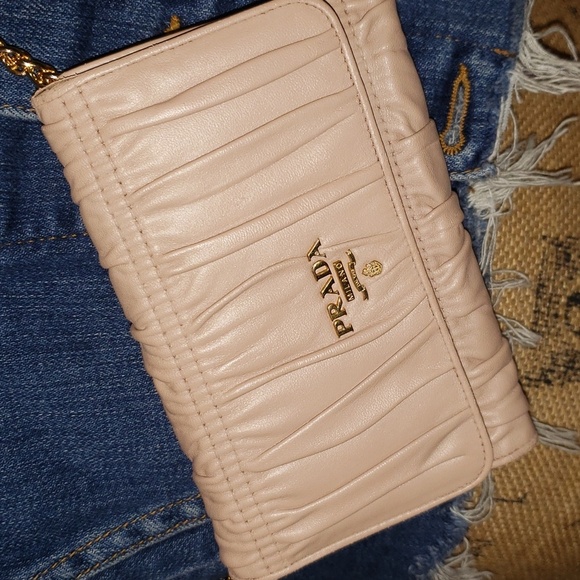 Authentic Prada Wallet on Chain - Picture 3 of 12